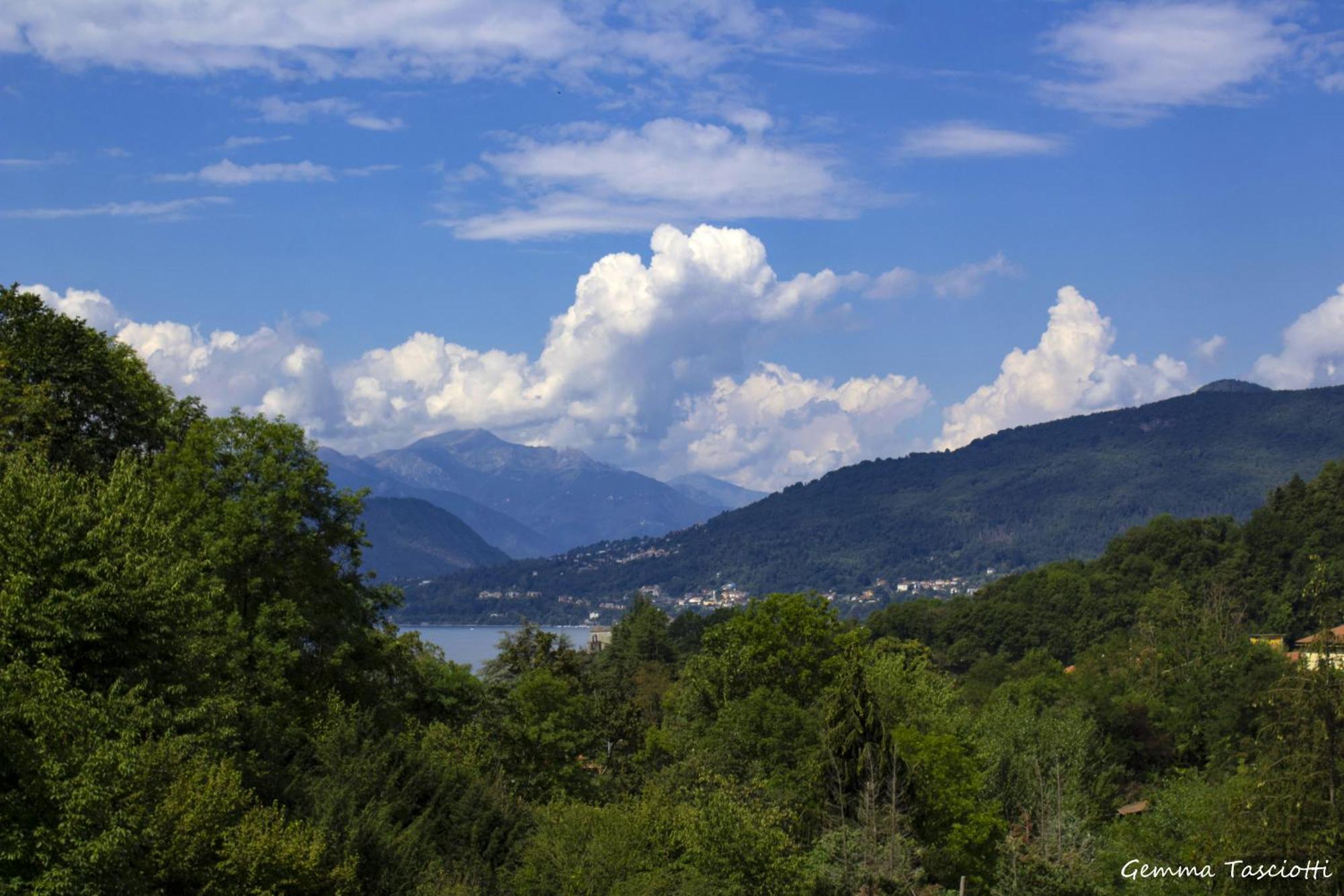 Natura Tra Bosco E Lago Castelveccana Exterior photo
