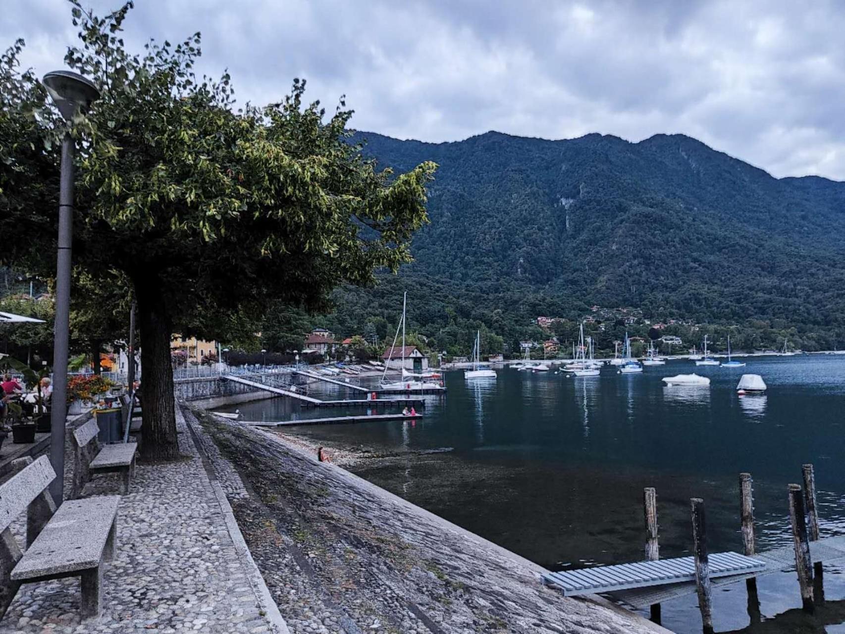 Natura Tra Bosco E Lago Castelveccana Exterior photo